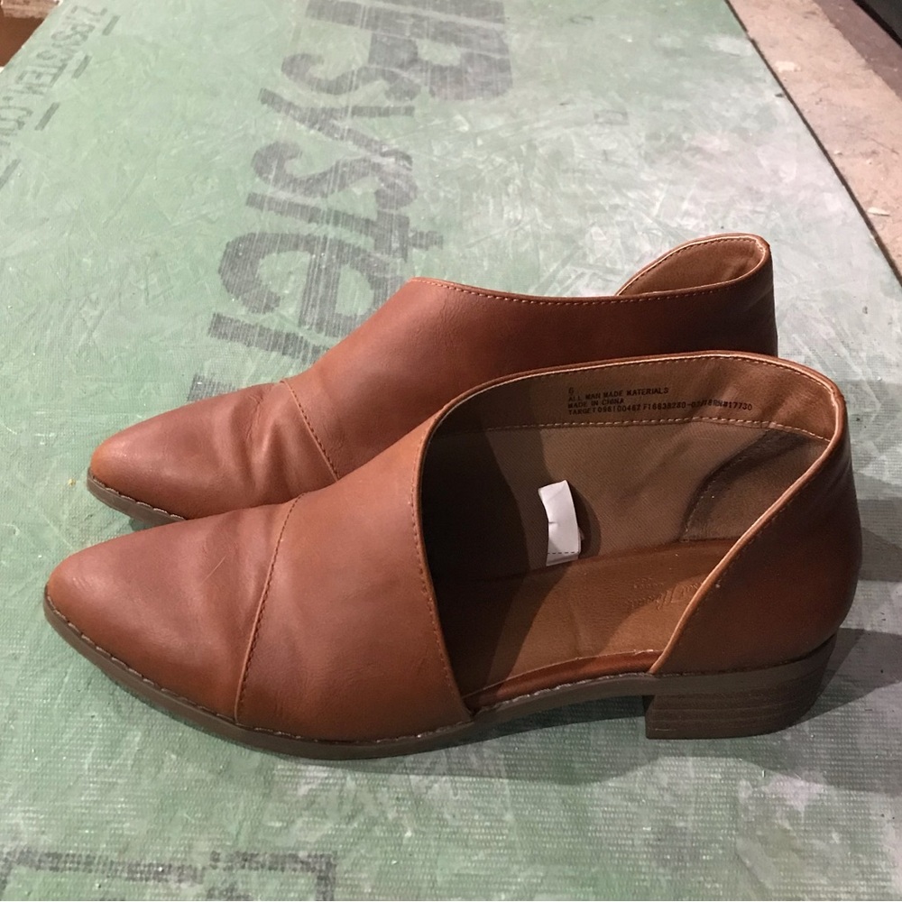 Cognac size 6 shoe
